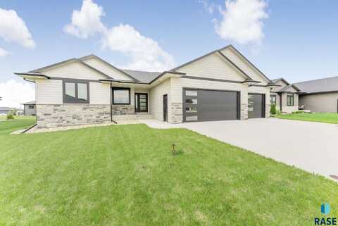 6705 E Corsair Dr, Sioux Falls, SD 57110