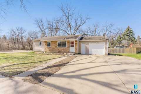 1717 S Larry Ln, Sioux Falls, SD 57103