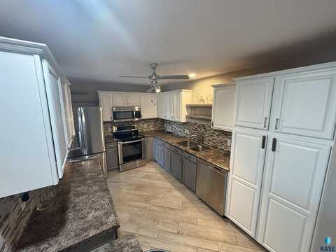 3710 E Peony Pl, Sioux Falls, SD 57103