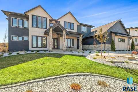 1605 S Scarlet Oak Pl, Sioux Falls, SD 57110