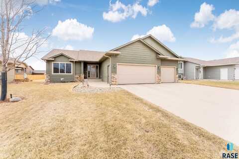 707 Cedar Dr, Harrisburg, SD 57032