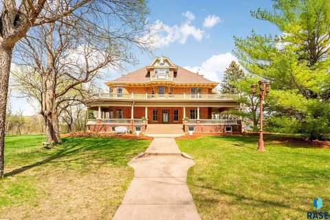 903 N Dakota St, Canton, SD 57013
