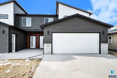 809 N Marquette Pl, Sioux Falls, SD 57110