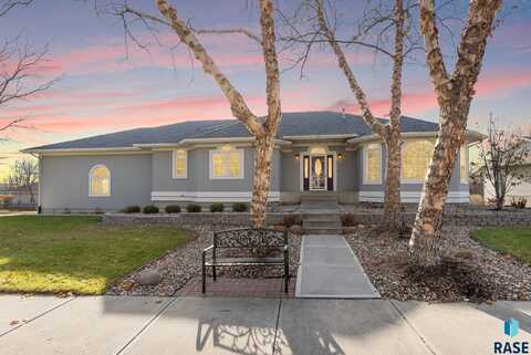 417 E Meadowlark Cir, Brandon, SD 57005