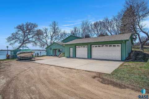 6111 Dakota Ave, Madison, SD 57042
