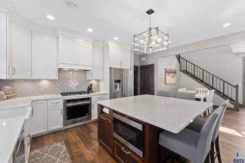912 Torrey Pine Ln, Sioux Falls, SD 57110