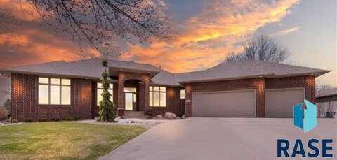 217 E Pinehurst Dr, Sioux Falls, SD 57108