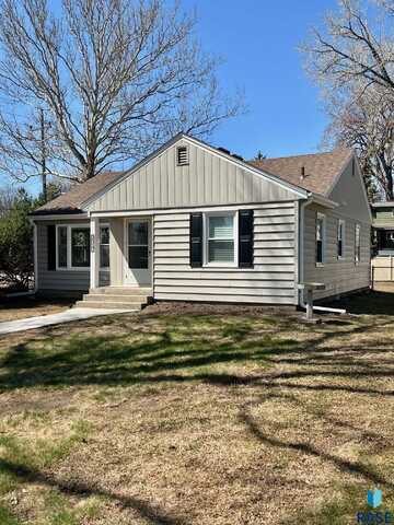 2517 S Glendale Ave, Sioux Falls, SD 57105