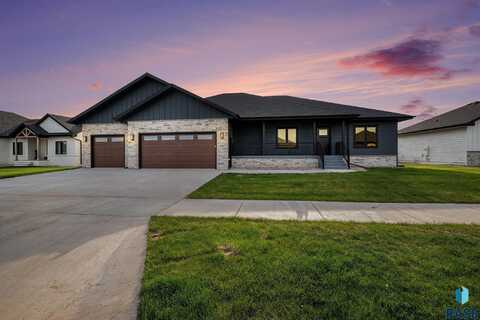 429 Andrew Ave, Harrisburg, SD 57032