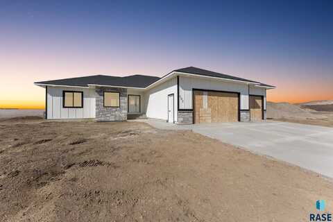 302 W 17th St, Dell Rapids, SD 57022