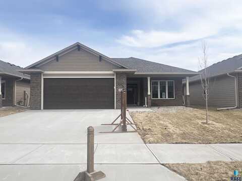 1512 S Meadowland Ave, Sioux Falls, SD 57106