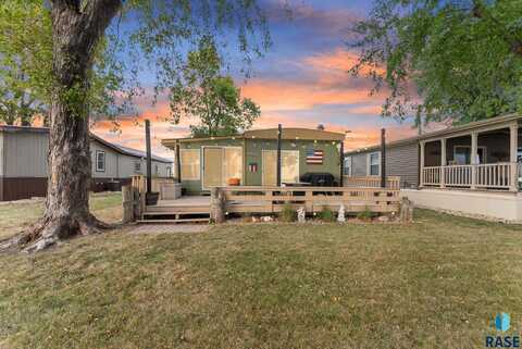 6519 Hares Dr, Wentworth, SD 57075