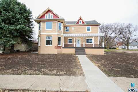 111 N 6th St, Beresford, SD 57004