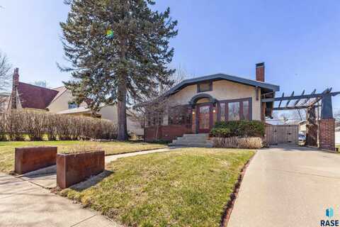 911 S 2nd Ave, Sioux Falls, SD 57104