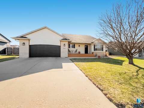 604 Eagle Ave, Harrisburg, SD 57032