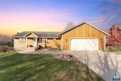 609 N Oak Ridge Rd, Brandon, SD 57005