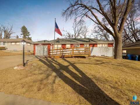 2208 S Blauvelt Ave, Sioux Falls, SD 57105