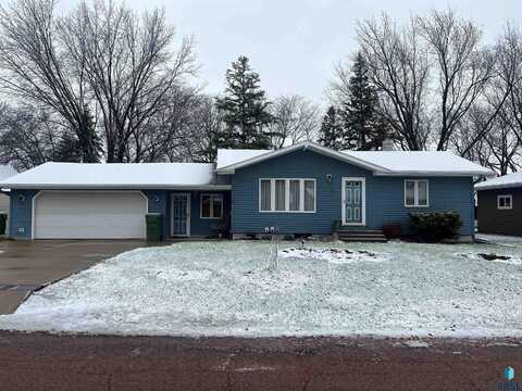 512 E First St, Freeman, SD 57029