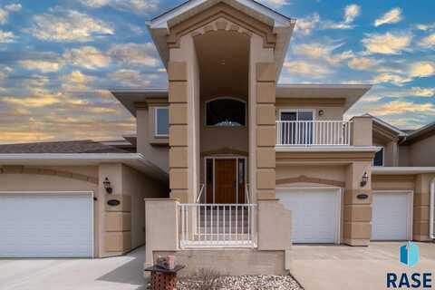5918 S Grand Lodge Pl, Sioux Falls, SD 57108
