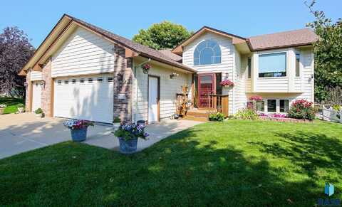 5004 E Brennan Dr, Sioux Falls, SD 57110