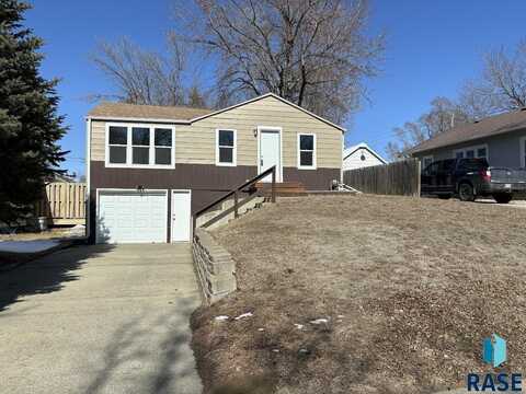1304 E 22nd St, Sioux Falls, SD 57105