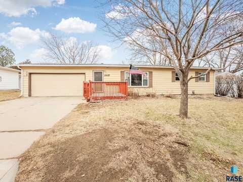 2105 E Sylvan Cir, Brandon, SD 57005