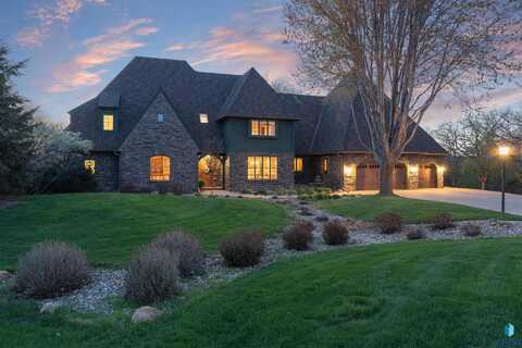 1705 N Deer Hollow Cir, Sioux Falls, SD 57110