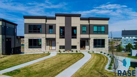 2720 S Oriya Pl, Sioux Falls, SD 57106
