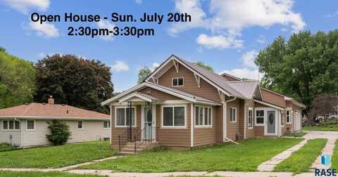 207 W 3rd St, Alcester, SD 57004