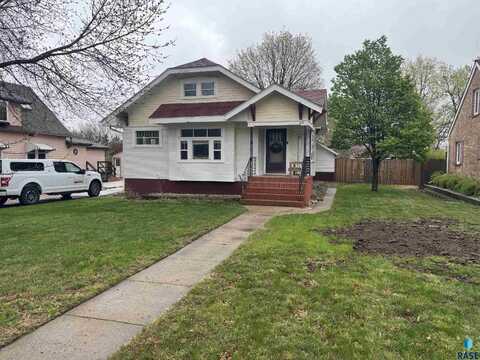 231 4th St, Scotland, SD 57059