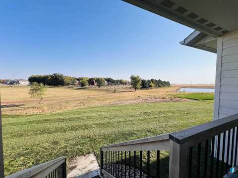 910 Johnson Creek Ct, Harrisburg, SD 57032