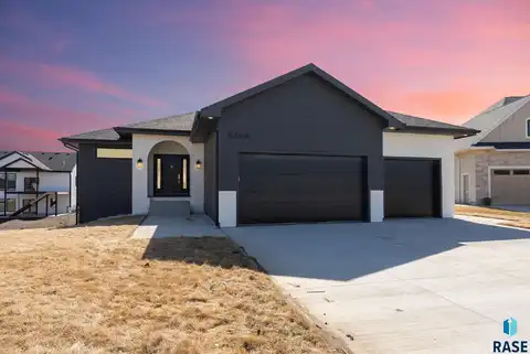 8309 E Sheridan Cir, Sioux Falls, SD 57110