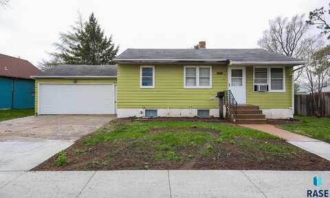 105 E 3rd St, Dell Rapids, SD 57022