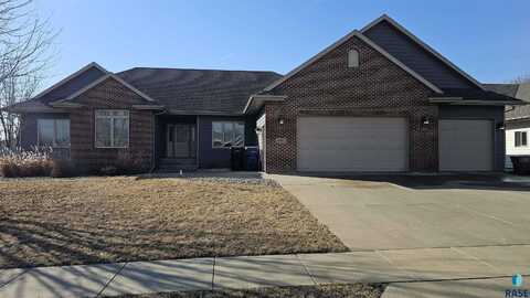1001 E Walnut St, Harrisburg, SD 57032