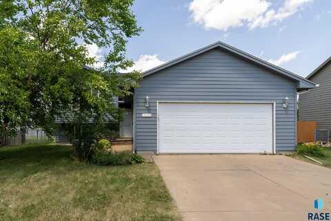 7104 W 68TH St, Sioux Falls, SD 57106