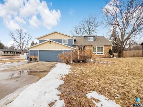5801 W King Arthur Dr, Sioux Falls, SD 57106