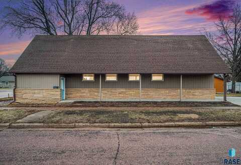 607 NE 3rd St, Madison, SD 57042