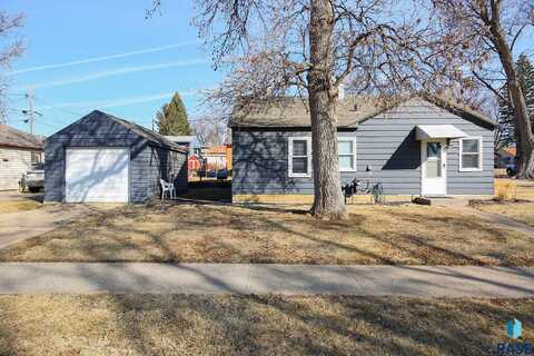 1933 S Lake Ave, Sioux Falls, SD 57105