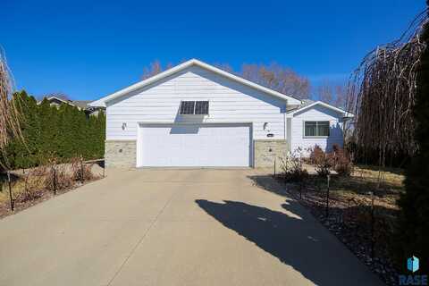 7904 W Eli Ct, Sioux Falls, SD 57106