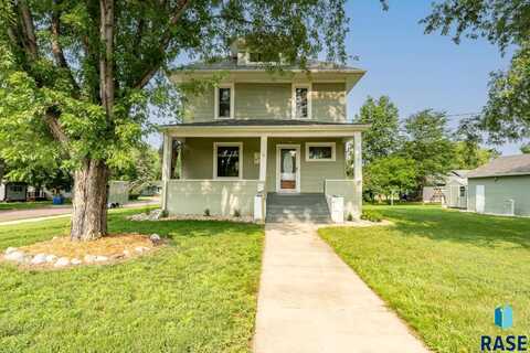 207 N Wicker St, Canton, SD 57013