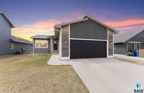 2209 S Ronsiek Ave, Sioux Falls, SD 57106