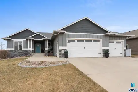 209 N Red Spruce Ave, Sioux Falls, SD 57110