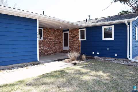 400 S 1st Ave, Brandon, SD 57005