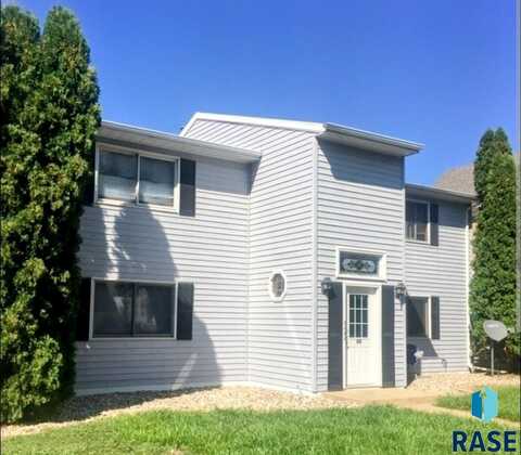1312 E 6th St, Sioux Falls, SD 57104