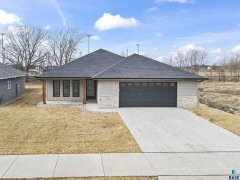 207 Thelma Ave, Harrisburg, SD 57032