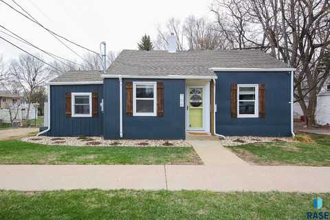 706 W 1st St, Sioux Falls, SD 57104