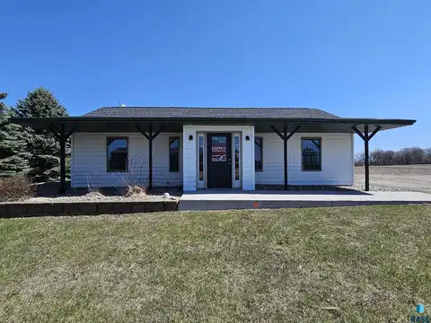 100 Silver Creek Dr, Wentworth, SD 57075
