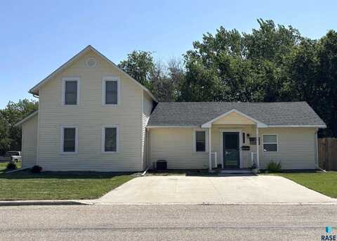 426 W 3rd St, Miller, SD 57362