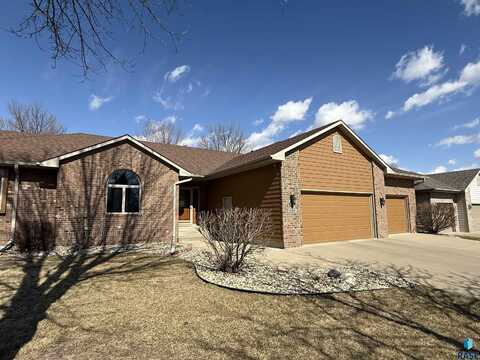 145 W Doral Ct, Sioux Falls, SD 57108
