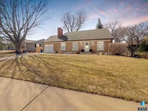 2305 S Carter Pl, Sioux Falls, SD 57105